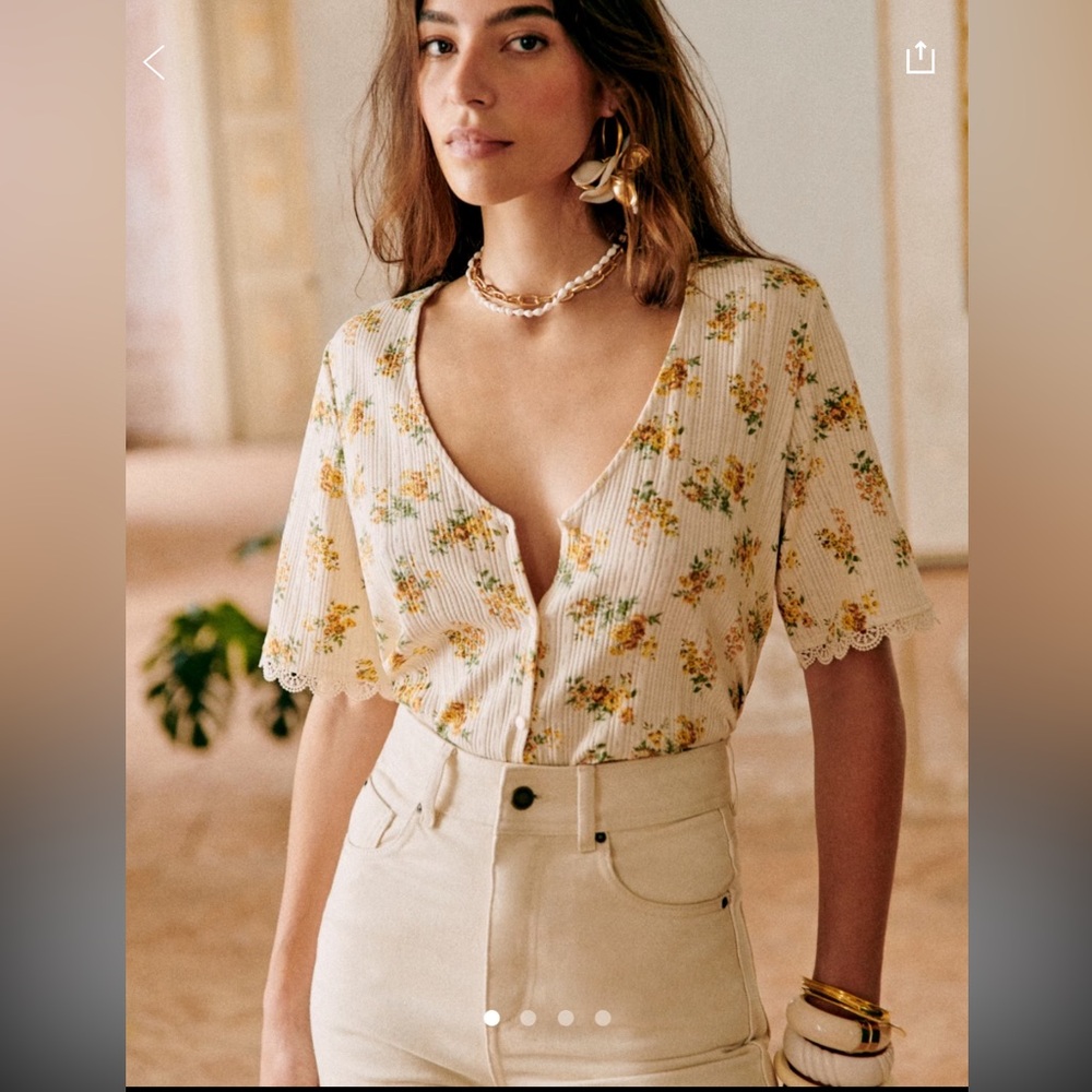 Sezane Celia Tshirt in small flowers size medium